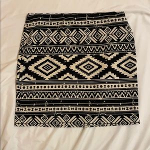 HARLOWE & GRAHAM Aztec Print Skirt